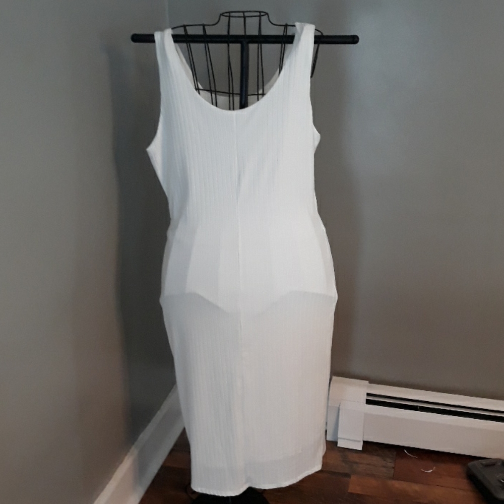 Dress - Picture 4 of 4